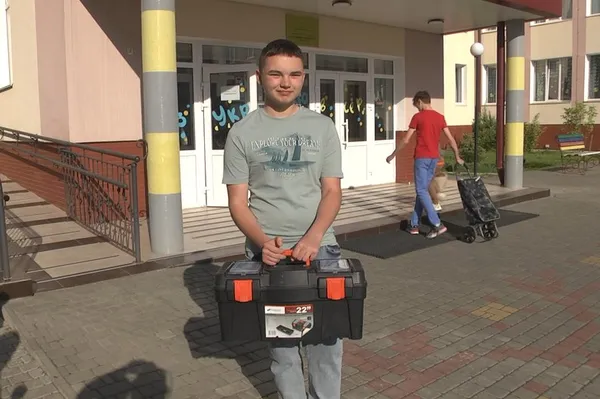 У візочках, кошиках і лотках для яєць: в луцькому ліцеї  влаштували день без портфеля (фото, відео)