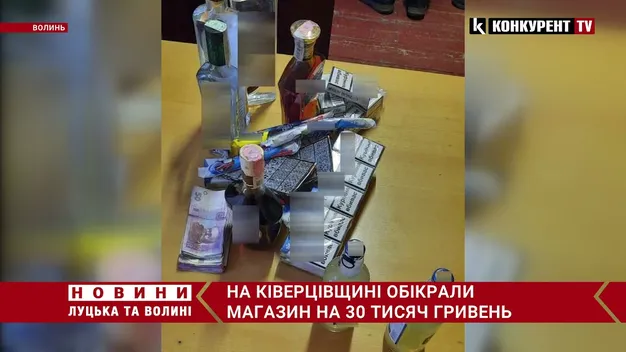 Гроші, алкоголь, закуска: у Луцькому районі обчистили магазин (фото, відео)