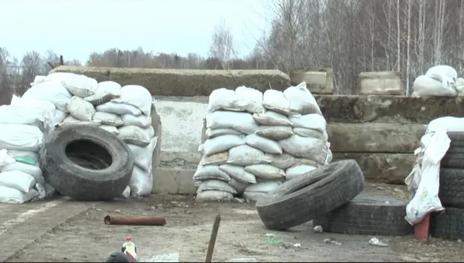 На Волині дві автівки не роз'їхалися з блокпостами – є потерпілі (відео)