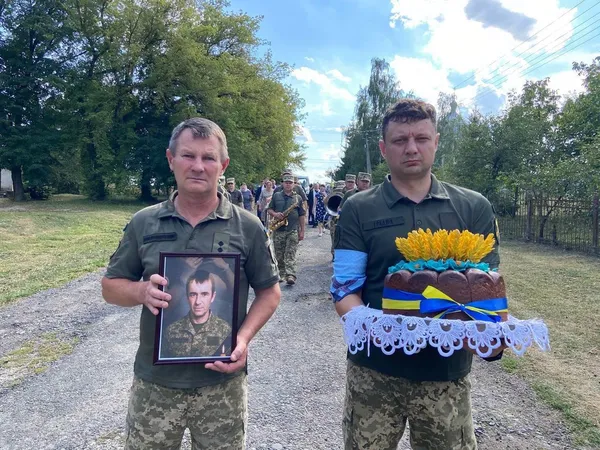 На Волині попрощалися з воїном Вадимом Королюком, який загинув 5 місяців тому (фото)