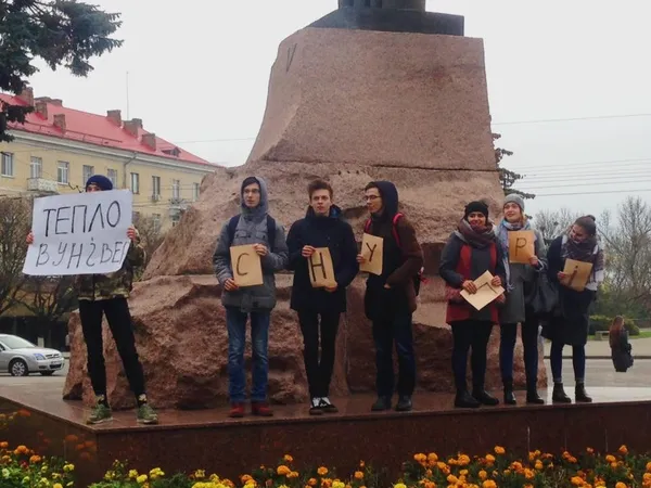 «Тепло в універ», – студенти СНУ вийшли на мітинг (фото) 