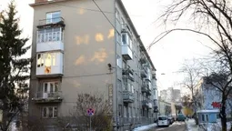 У центрі Луцька руйнується будинок (фото)