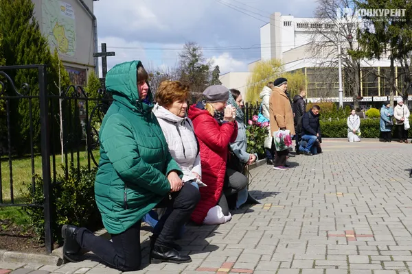 Луцьк на колінах: попрощалися з двома полеглими Героями (фото, відео)