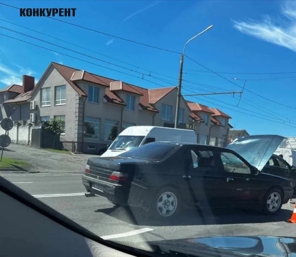 Рух ускладнений: біля Луцька – подвійна аварія (фото)