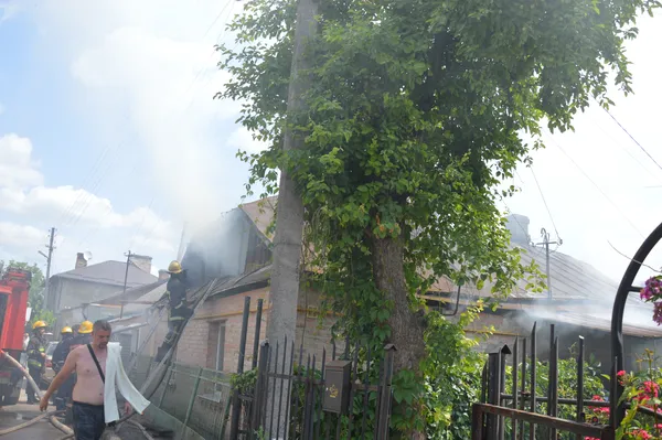 Біля Старого ринку горів житловий будинок (фото)