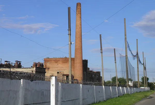 Паркетна фабрика «Aug. Lachappelle Parquets» у Маневичах (тепер – пенітенціарний заклад). 2020 р. Фото автора