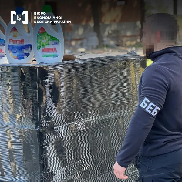 У Луцькому районі «накрили» підпільне виробництво побутової хімії відомих брендів (фото)