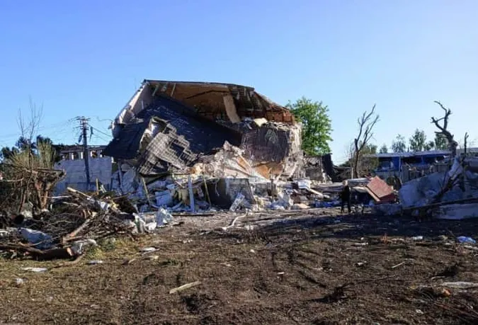 Удар по передмістю Дніпра: з-під завалів дістали тіло дворічної дитини (фото)