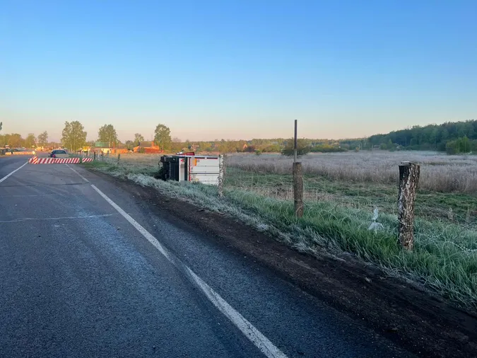 У Ковелі вантажівка з’їхала у кювет: водій – у лікарні (відео)