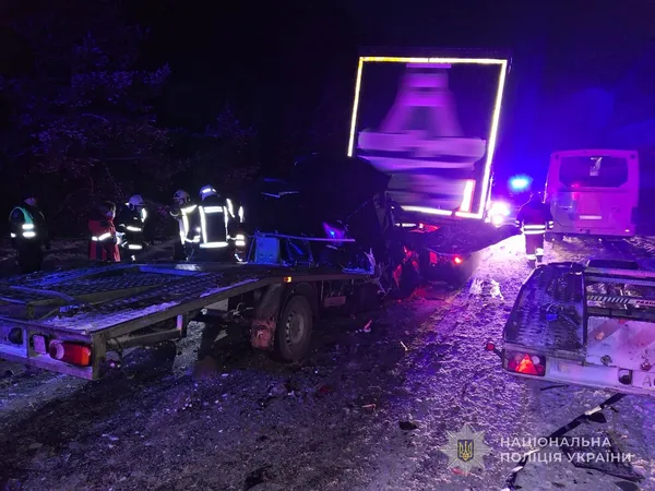 На Волині – смертельна ДТП: водій Renault Master зіткнувся з вантажівкою (відео, фото)