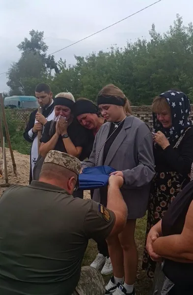 Загинув 4 роки тому: на Волині попрощались з Героєм Юрієм Засєкіним (фото)