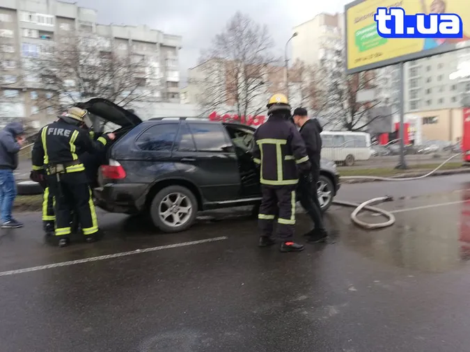 У Луцьку на ходу загорілося BMW x5 (фото)