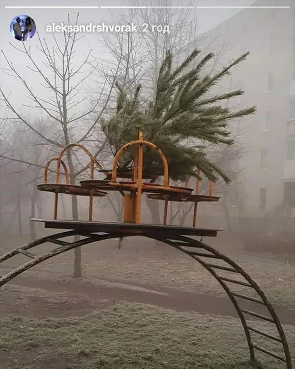 У Ковелі хулігани виламали каруселі на дитячому майданчику (фото)