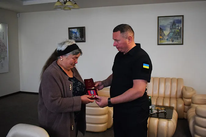 У Луцьку матері загиблого гвардійця вручили синовий орден