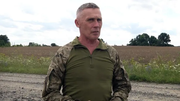 Відпросився на жнива: волинянин приїхав зі служби, щоб зібрати з дружиною врожай (фото, відео)