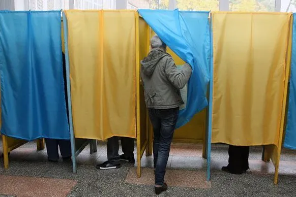 Волинянка подзвонила в поліцію розказати, чому пошкодила бюлетень