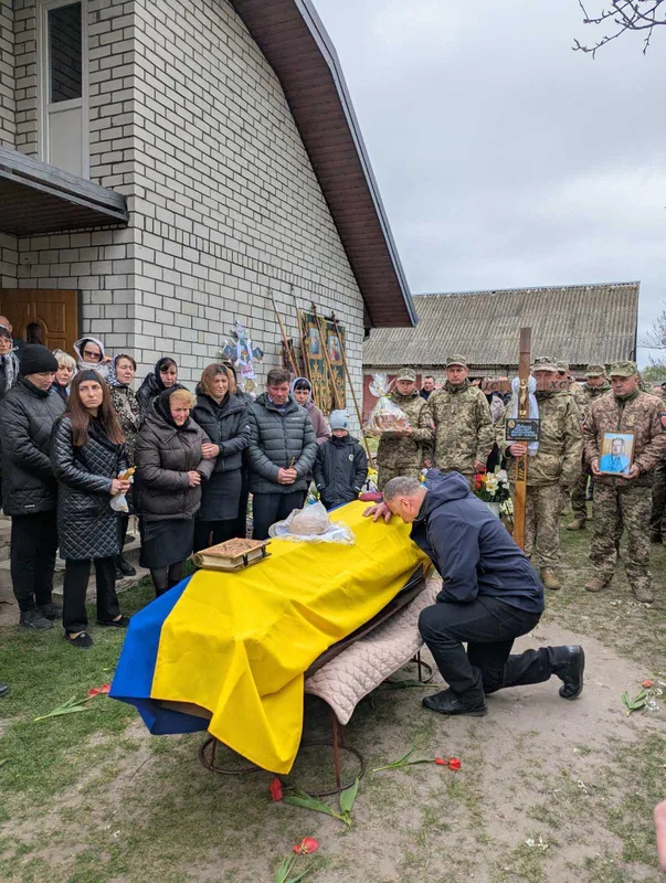 Не встиг створити сім'ю із коханою: на Волині попрощалися з воїном Дмитром Новосадом (фото)
