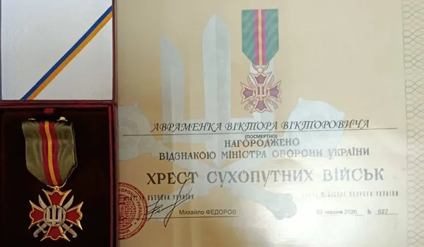 На Волині матері полеглого Героя вручили відзнаку «Хрест Сухопутних Військ» (фото)