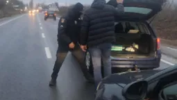 Воєнний стан: поліція перевіряє всі автівки, які рухаються у напрямку Луцька (фото, відео)
