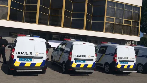 Центральну площу Луцька «перекрили» два десятки поліцейських авто