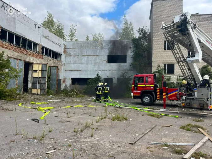 У Володимирі діти підпалили колишній молокозавод: деталі пожежі (фото)