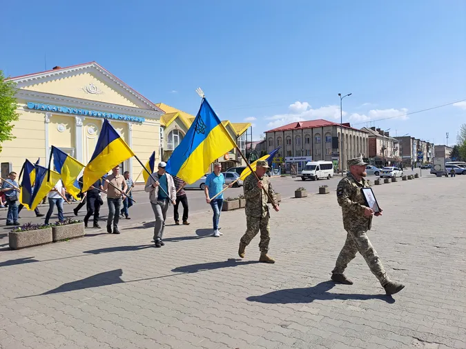 Поховали у день народження: на Волині прощалися з капітаном Володимиром Котиком
