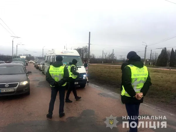 Дорогу Луцьк-Рівне «скували» затори: відбулася акція протесту (фото)