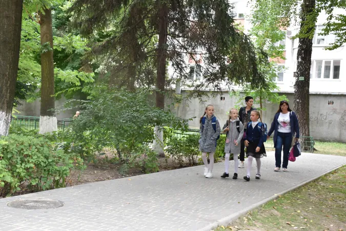 У Луцьку відремонтували три пришкільні території та спортзал (фото)