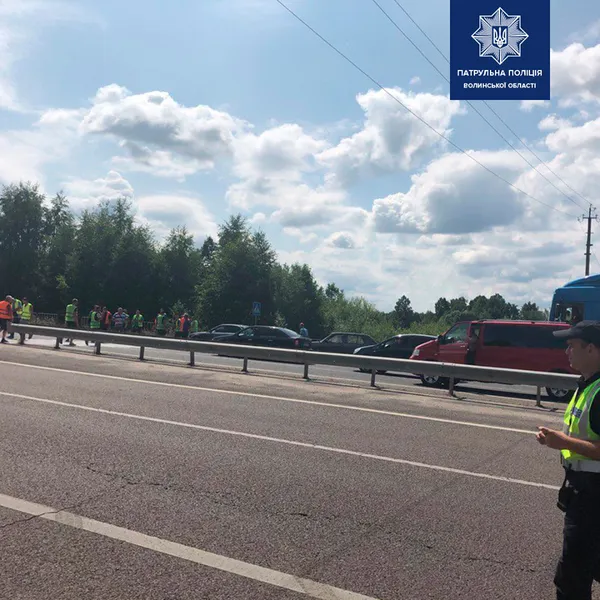 На Волині мітингарі обмежили рух транспорту дорогою на Ковель (ОНОВЛЕНО)