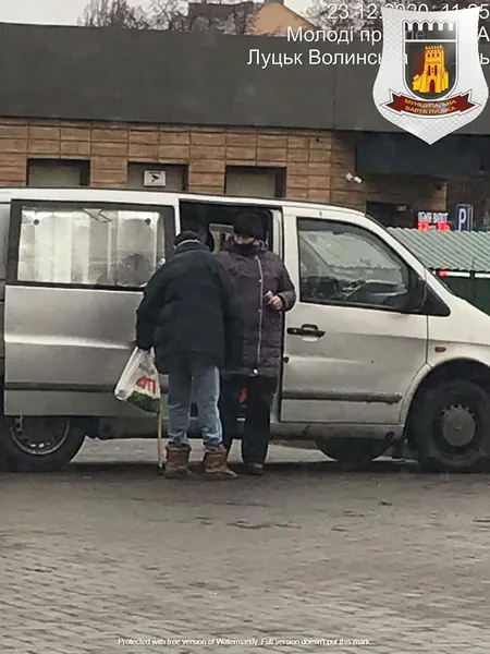 Сурогат замість молока: у Луцьку викрили «бутлегерок» (фото)