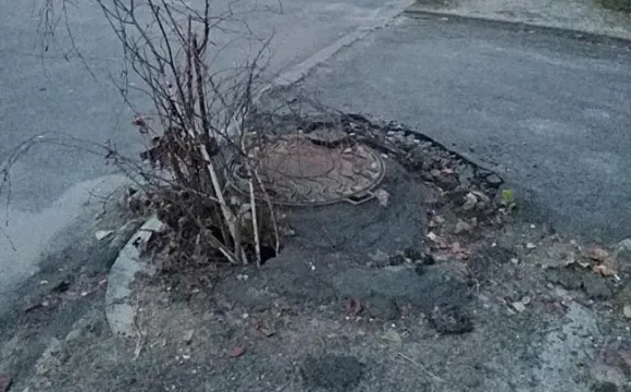 Нема грошей: двір між будинками на вулиці Хурсенка не ремонтуватимуть