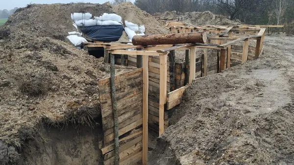 На Волині учасники добровольчого формування будують фортифікаційні споруди ( фото, відео)