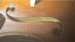 З України хотіли вивезти скрипку Stradiuarius віком понад 300 років (фото)