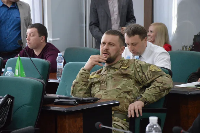 Луцький депутат показав чим годують бійців АТО