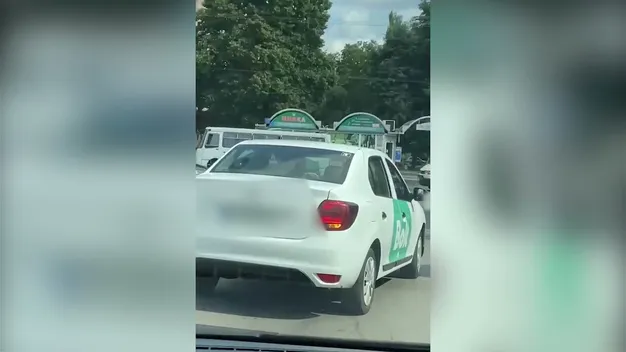 У Луцьку знайшли і покарали таксиста, який проїхав на «червоний» (відео)