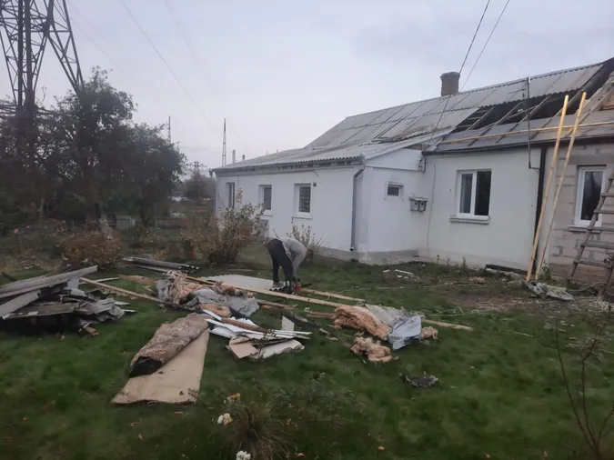 Внаслідок ракетних ударів у Луцьку пошкоджено 12 будинків (фото)