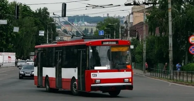 У Луцьку відновили рух транспорту на Конякіна після російської атаки