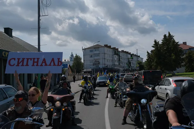 У Володимирі влаштували автопробіг та мирну акцію на підтримку полонених і зниклих безвісти (фото)