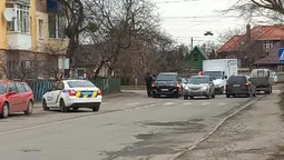 У Луцьку на перехресті легковик в'їхав у позашляховик: рух ускладнений (фото)