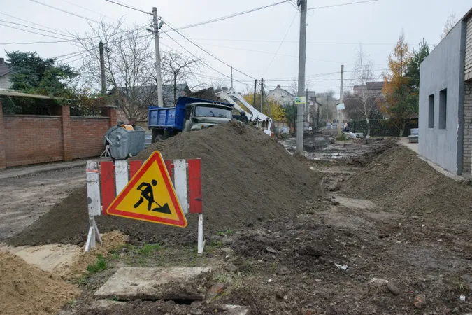 Попри війну у Луцькій громаді ремонтують дороги (фото)