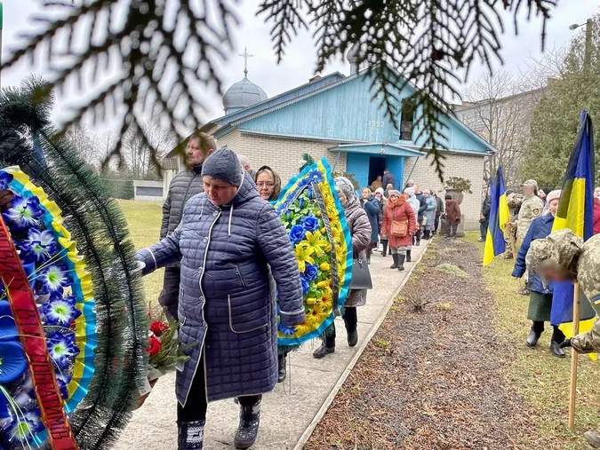 В Нововолинську попрощались з захисником Романом  Бербегою (фото)