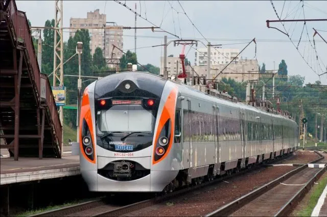 Укрзалізниця призупиняє сполучення із Польщею