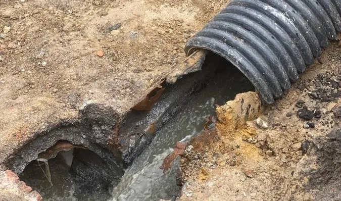 На Карпенка-Карого у Луцьку завершили ремонтувати частину каналізації і відновили рух (фото)