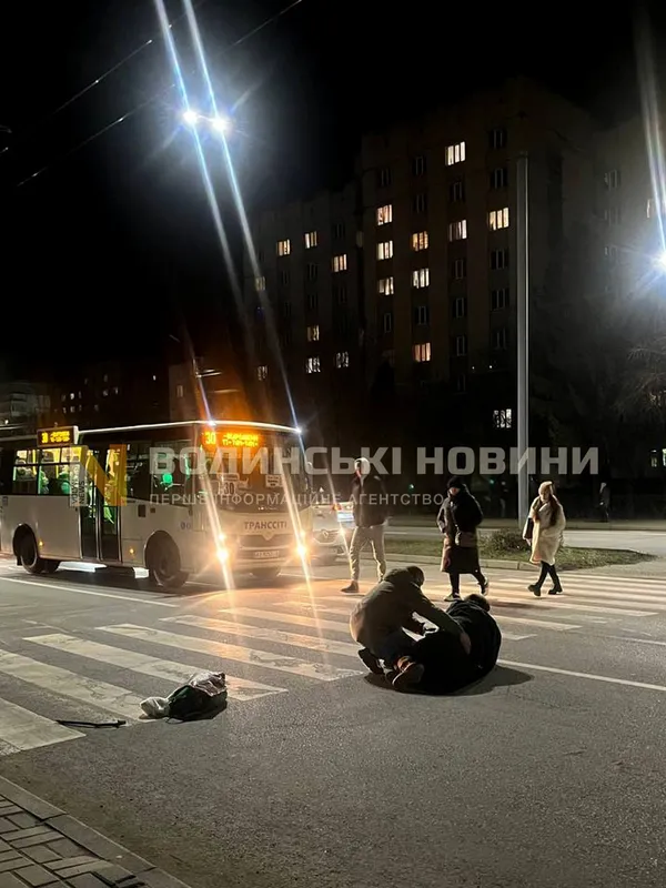 У Луцьку на проспекті Соборності збили людину (фото)