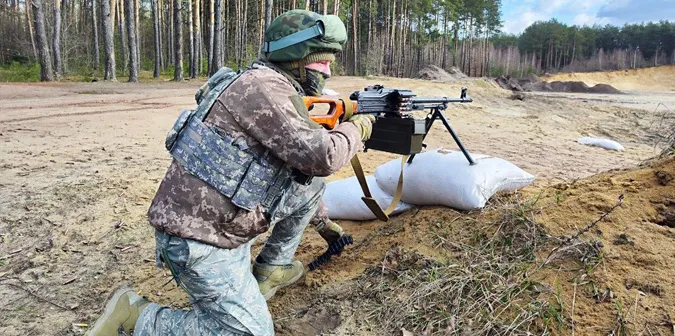 Відпрацьовували наступ: волинські тероборонівці вчились захоплювати ворожі позиції (фото, відео)