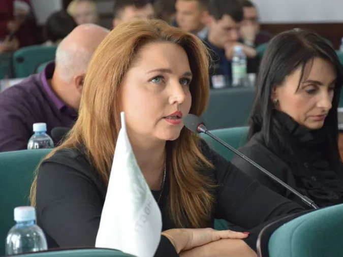Депутатські рішення про ремонт доріг залишають без уваги, — Надточій