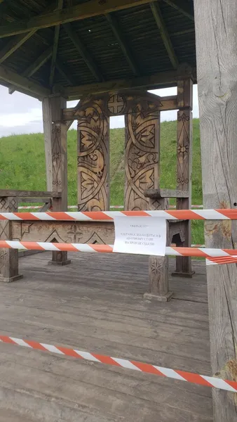 У Володимирі через шквальний вітер закрили трон для відвідувачів (фото)