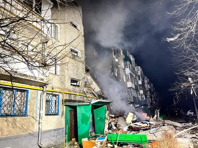 Ворожий «шахед» влучив у багатоквартирний будинок у Сумах