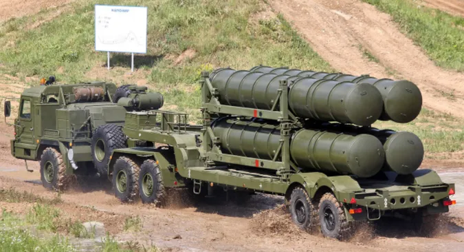 Все ближче до українського кордону: в Білорусі помітили рух російських ЗРК С-400