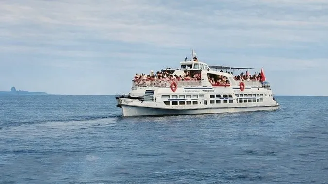 Історія зниклого флоту: чому на Світязі більше не ходять теплоходи (фото)